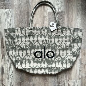 SOLD✨ALO Yoga - Tote Bag - Tie Dye - Shipping Same Day ☃️🚀